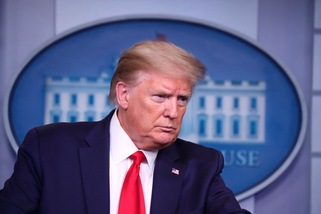 La Vanguardia: "Medici bloccano cocktail di Trump: può uccidere"