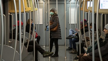 Prezzi diversi, posti vuoti, termoscanner: la fase 2 su treni, metro, bus, aerei, taxi