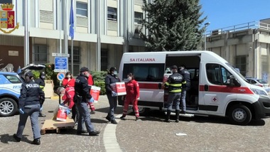 Tarro: "Isolare gli anziani e far circolare il coronavirus tra i più giovani"