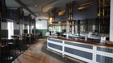 Coronavirus, il sindaco: "Sanificate i mazzi di carte nei bar"