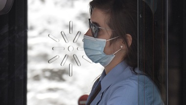 Da Boston: "Le mascherine filtrano meglio con una calza di nylon"