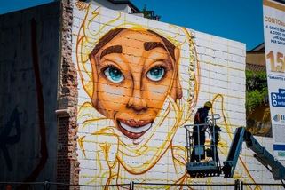 Coronavirus, a Milano un murale dedicato al personale ospedaliero