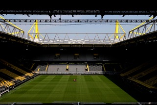 Der Spiegel: "Bundesliga, Ministero del Lavoro: giocare con mascherina"