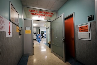 Coronavirus, 824 positivi in meno in Italia. 10 regioni senza vittime