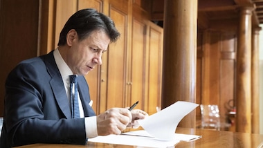 Fase 2, Conte: "Ecco come ripartirà l'Italia"