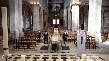 Coronavirus, funerali in Francia con le chiese vuote