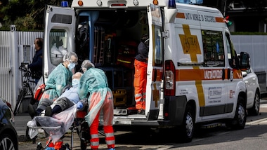 Coronavirus in Italia: 481 nuovi casi e 10 morti. Misure per chi torna dall'estero