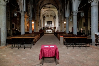 Galli: "Riapertura delle chiese? Messe pericolose quanto una partita di calcio"