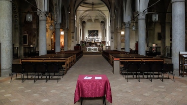 Galli: "Riapertura delle chiese? Messe pericolose quanto una partita di calcio"