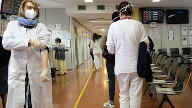 Coronavirus in Italia: risalgono i contagi. Le vittime sono 9
