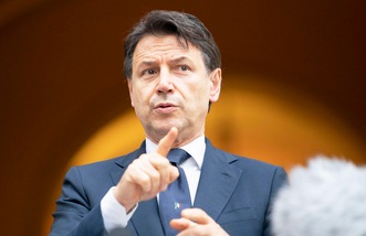 Coronavirus, Conte: "Al via la fase della convivenza. Non escludo nuove restrizioni"