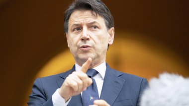 Coronavirus, Conte: "Al via la fase della convivenza. Non escludo nuove restrizioni"