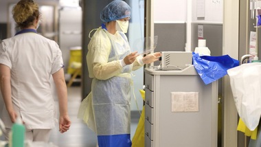 Coronavirus, Vaccino Oxford: "primo stock a dicembre se i test saranno positivi"