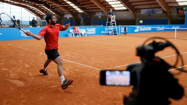 Germania, torna il tennis: in campo solo due giocatori e l'arbitro