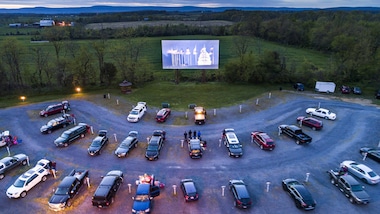 Stati Uniti, riaprono i drive-in durante il Coronavirus