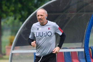 Bologna, Mihajlovic si allena da solo in campo