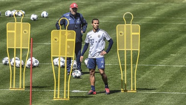 Bayern Monaco, Thiago Alcantara fuori per tre settimane: Bundesliga finita per lui