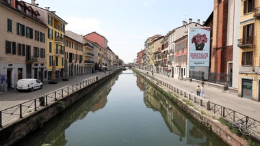 Coronavirus, il deserto dei Navigli di Milano dopo le polemiche