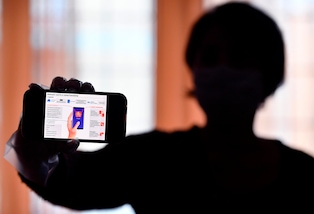 Lincei: "Coronavirus, l'app prevista dal governo discrimina il 56% degli italiani"