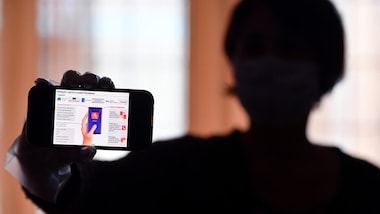 Lincei: "Coronavirus, l'app prevista dal governo discrimina il 56% degli italiani"