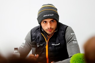 F1, il padre di Sainz: " Carlos in Ferrari? È felice dove si trova, ma..."
