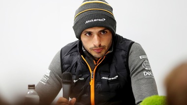 F1, il padre di Sainz: " Carlos in Ferrari? È felice dove si trova, ma..."