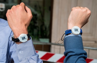 Ecco iFeel-You, il braccialetto che misura la distanza di sicurezza