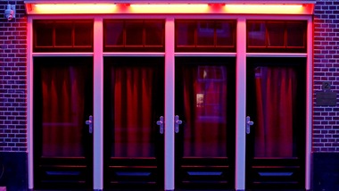 "Coronavirus, i guariti dovranno evitare il sesso per un mese"