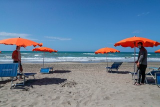 Riapertura spiagge, l'Emilia-Romagna gioca d'anticipo: ecco la data