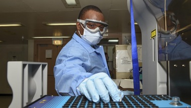 "Chi parla ad alta voce diffonde maggiormente il Coronavirus"