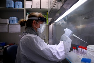 Coronavirus, il farmaco già c'è: è del 2003!