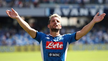 "Mertens-Napoli, pensiamo alla cittadinanza onoraria"