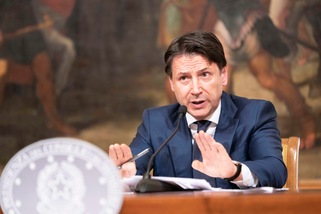 Conte: "Non è il tempo dei party, delle movide e degli assembramenti”