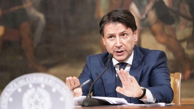 Conte: "Non è il tempo dei party, delle movide e degli assembramenti”