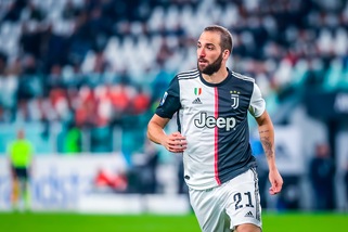 Juve, Higuain si blocca in tutti i sensi: coscia e mercato