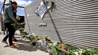 Olanda, cinque surfisti morti: la causa è una schiuma misteriosa