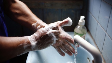 Coronavirus in Italia? Mani lavate 12 volte al giorno, ecco tutte le curiosità