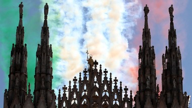 Frecce tricolori sopra Milano: spettacolo in cielo
