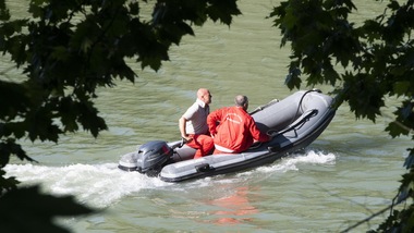 Tragedia aerea a Roma: biposto precipita nel Tevere, un ferito e un disperso