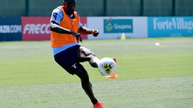 Lazio formato campionato: prima partita in famiglia, doppietta Caicedo