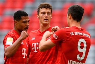 Bundesliga, show del Bayern Monaco 5-0. In gol Piatek e André Silva