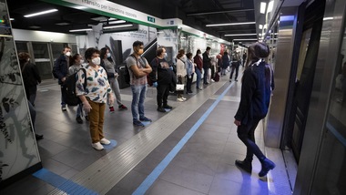Roma, tentato suicidio e guasti: si fermano le metro A e B