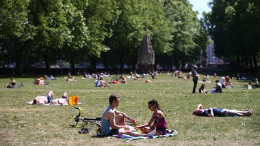 Coronavirus, “vietato” il sesso tra non conviventi in Inghilterra