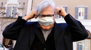 Coronavirus, Sgarbi scatenato in Aula: "Il sesso non l'avete vietato..."