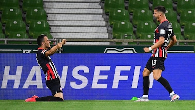 Bundesliga, André Silva trascina l'Eintracht: tris al Werder Brema