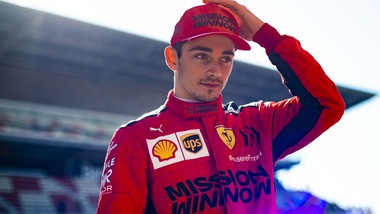 F1 Ferrari, Leclerc e la SF1000 per le strade di Maranello