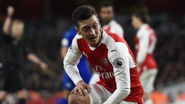 Ozil, frecciata all'Arsenal: "Ramsey fantastico. E quanto manca Wenger..."