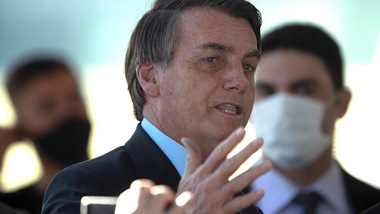 Brasile, Bolsonaro riceve una donna che dice di curare il Coronavirus