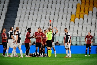 Juve-Milan, la moviola: c’è il rigore per i bianconeri. Netto il rosso a Rebic