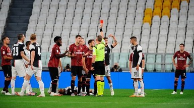 Juve-Milan, la moviola: c’è il rigore per i bianconeri. Netto il rosso a Rebic